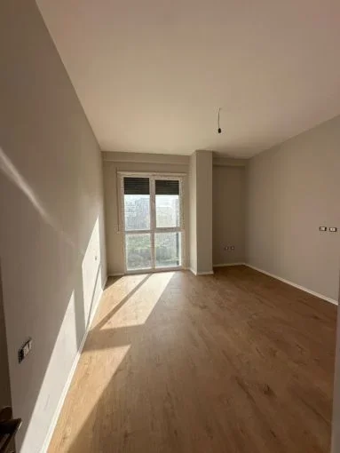 Tirane, jepet me qera zyre Kati 3, 106 m² 500 € (rruga jordan misja , bulevardi i ri)
