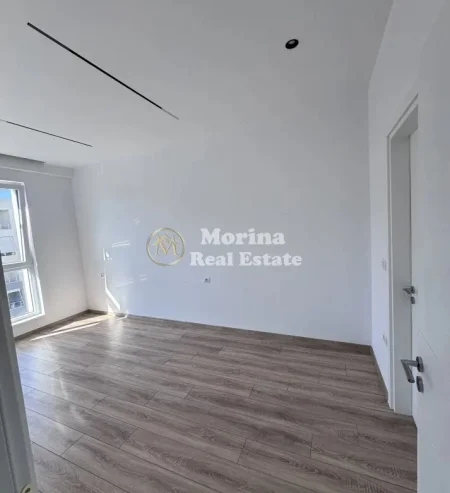 Tirane, jepet me qera apartament 2+1 Kati 7, 85 m² 900 € (Komuna e Parisit)