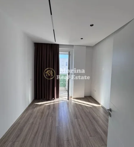 Tirane, jepet me qera apartament 2+1 Kati 7, 85 m² 900 € (Komuna e Parisit)