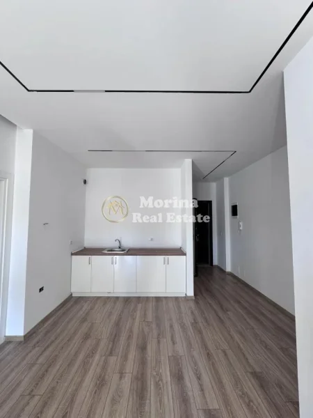 Tirane, jepet me qera apartament 2+1 Kati 7, 85 m² 900 € (Komuna e Parisit)