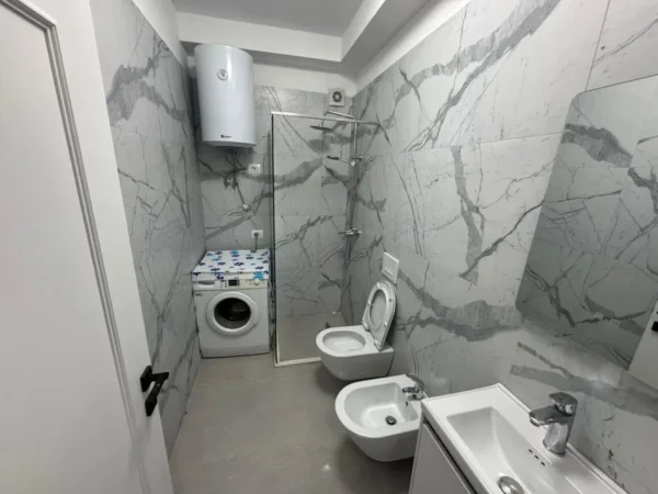 Tirane, jepet me qera apartament 1+1 Kati 7, 700 € 