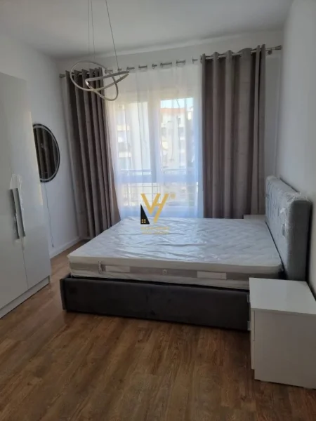 Tirane, jepet me qera apartament 1+1+Ballkon Kati 4, 60 m² 870 € (KOMUNA E PARISIT)