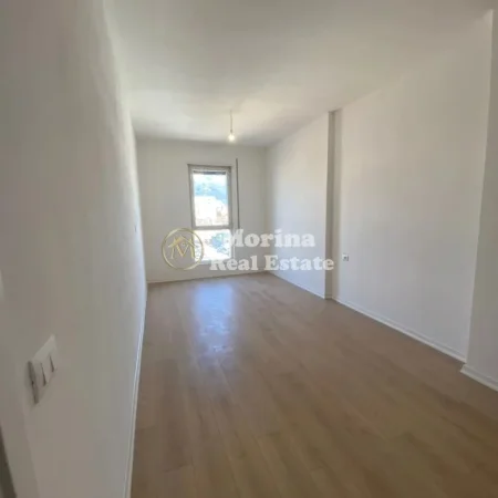 Tirane, jepet me qera apartament 2+1 Kati 4, 100 m² 500 € (Rruga 5 Maji)