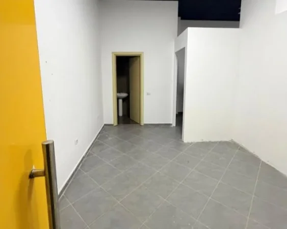 Tirane, jepet me qera ambjent biznesi Kati 0, 75 m² 330 € (ish parku i autobusave , globe)