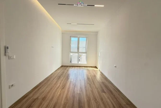 Tirane, jepet me qera zyre Kati 7, 100 m² 939 € (Komuna e parisit)