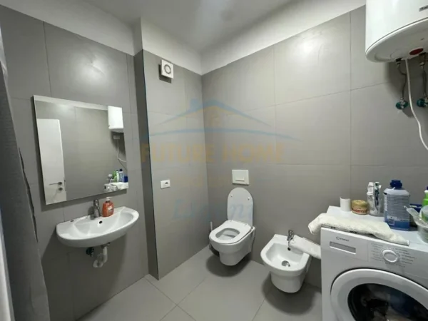 Tirane, jepet me qera apartament 2+1 Kati 6, 84 m² 650 € (UNIVERS CITY)