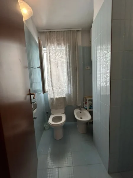 Tirane, jepet me qera apartament 2+1 , 100 m² 750 € (Zogu i Zi)