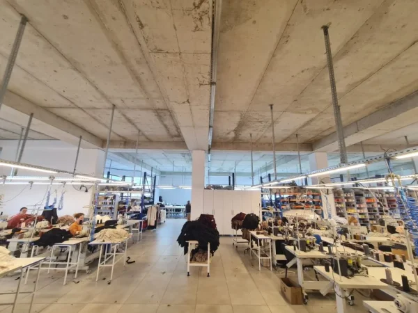 Tirane, jepet me qera magazine Kati 1, 1.200 m² 3.500 € (Sharre)