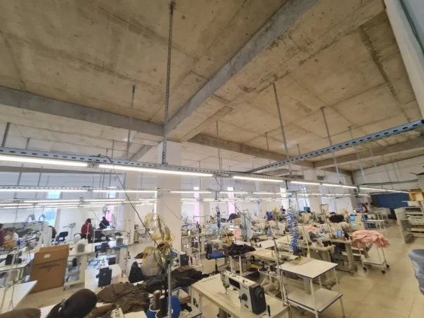 Tirane, jepet me qera magazine Kati 1, 1.200 m² 3.500 € (Sharre)