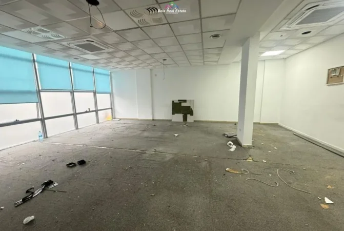 Tirane, jepet me qera zyre Kati 2, 200 m² 1.883 € (ish ekspozita)