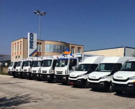 Tirane, jepet me qera ambjent biznesi Kati 3, 660 m² 4.000 € 