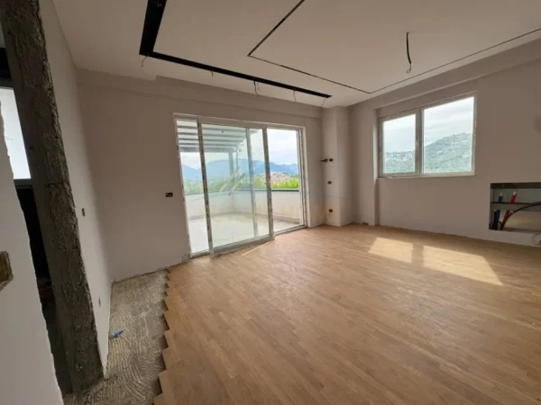 Tirane, shitet apartament 3+1 Kati 6, 750.000 € 