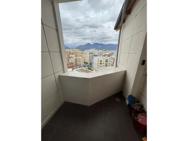 Tirane, jepet me qera apartament 2+1+Ballkon Kati 8, 80 m² 1.000 € (MINE PEZA)
