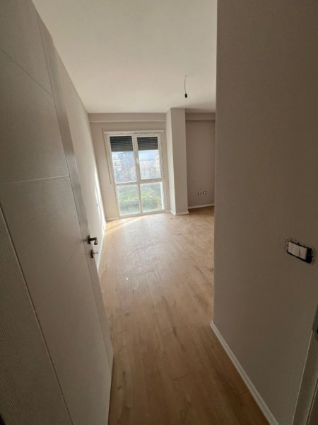 Tirane, jepet me qera zyre Kati 1, 100 m² 500 € (BULEVARDI I RI)