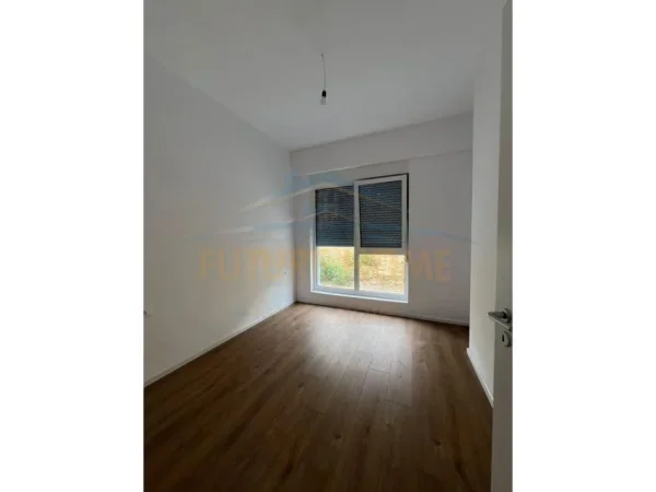 Tirane, jepet me qera apartament 1+1 Kati 1, 45 m² 350 € (Fresk)