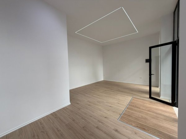 Tirane, jepet me qera dyqan Kati 0, 54 m² 1.100 € (Mine Peza)