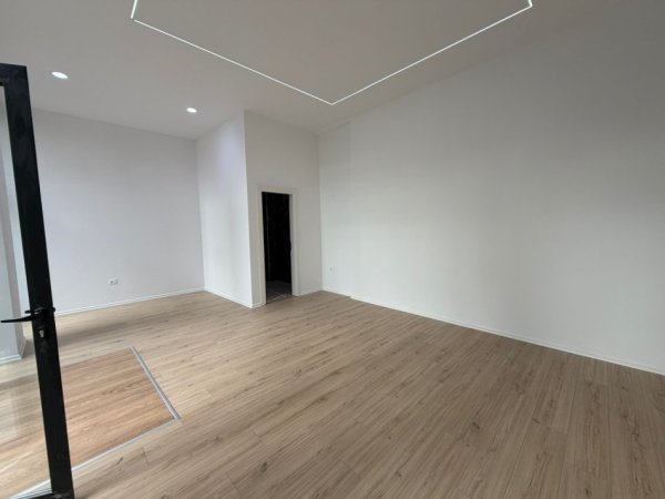 Tirane, jepet me qera dyqan Kati 0, 54 m² 1.100 € (Mine Peza)
