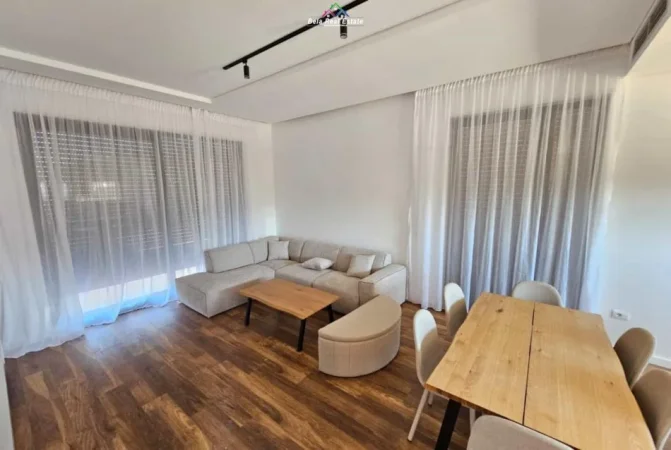 Tirane, jepet me qera Vile 5+1 , 310 m² 3.400 € (mullet)