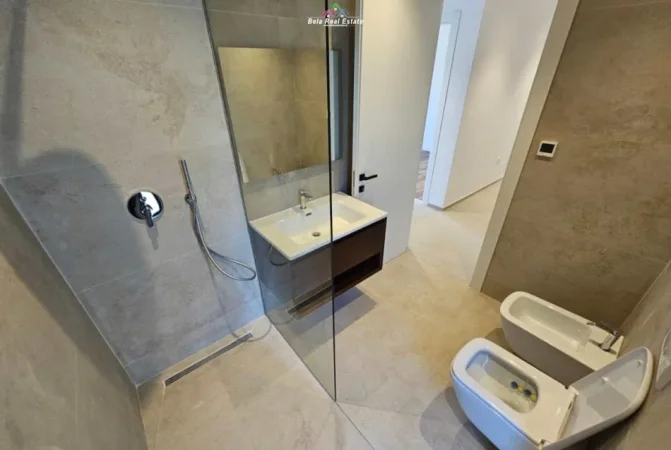 Tirane, jepet me qera Vile 5+1 , 310 m² 3.400 € (mullet)