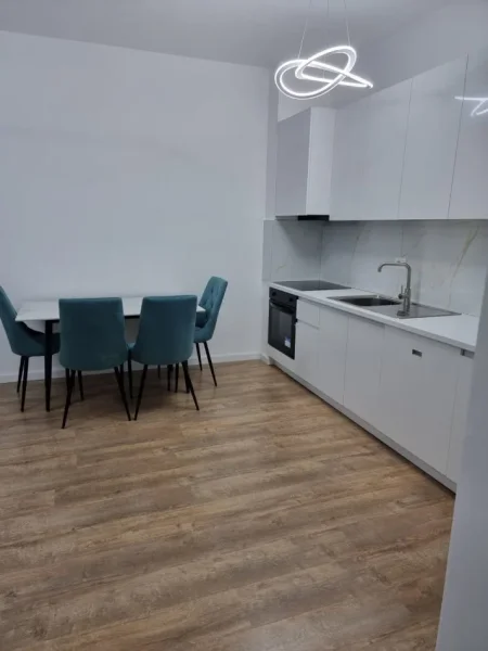 Tirane, jepet me qera apartament 1+1 Kati 4, 70 m² 850 € (KOMUNA E PARISIT)
