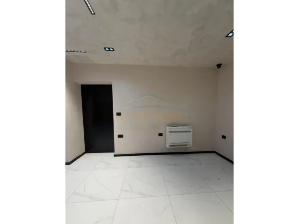 Qera, Ambient Komercial, Rruga e Kosovarve 1,150 €, UNA64231