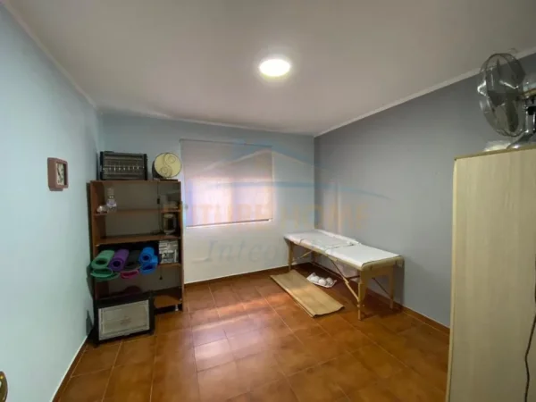 Tirane, jepet me qera apartament 1+1 Kati 2, 54 m² 550 € (ALI DEM)