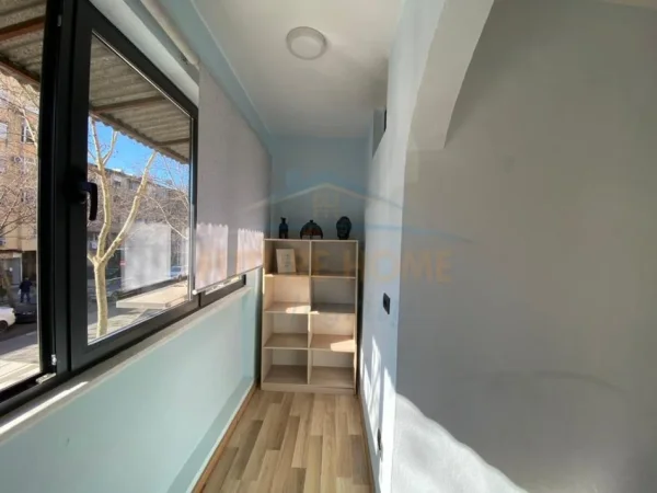 Tirane, jepet me qera apartament 1+1 Kati 2, 54 m² 550 € (ALI DEM)