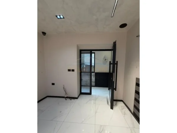 Qera, Ambient Komercial, Rruga e Kosovarve 1,150 €, UNA64231