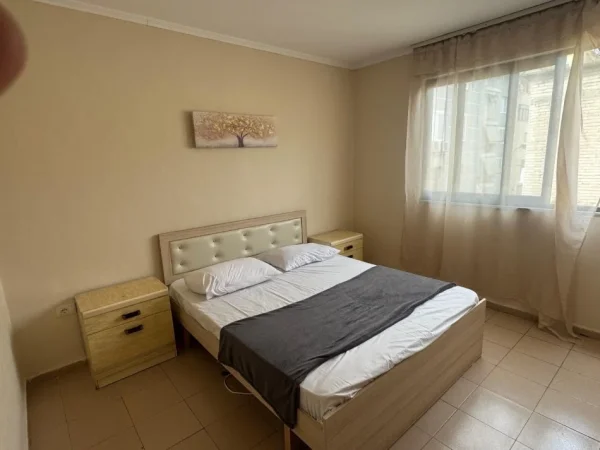 Tirane, jepet me qera apartament 3+1 Kati 3, 100 m² 550 € (RRUGA E DIBRES)