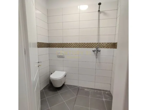 Tirane, jepet me qera apartament 2+1 Kati 2, 120 m² 700 € (Kopeshti Zoologjik)