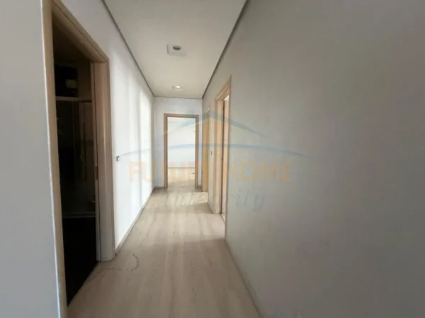 Tirane, shitet apartament 3+1+Aneks+Ballkon Kati 5, 142 m² 225.000 € (Unaza e Re)