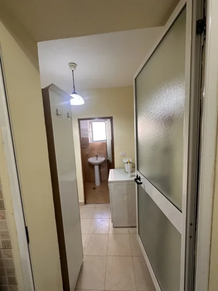 Tirane, jepet me qera garsonier 1+1 Kati 1, 315 € 