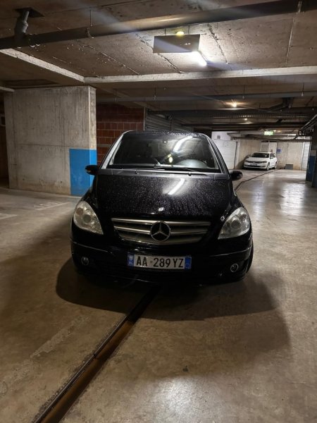 Tirane, shes makine Benz B class Nafte, e zeze automatik Kondicioner 330.000 km 4.000 €