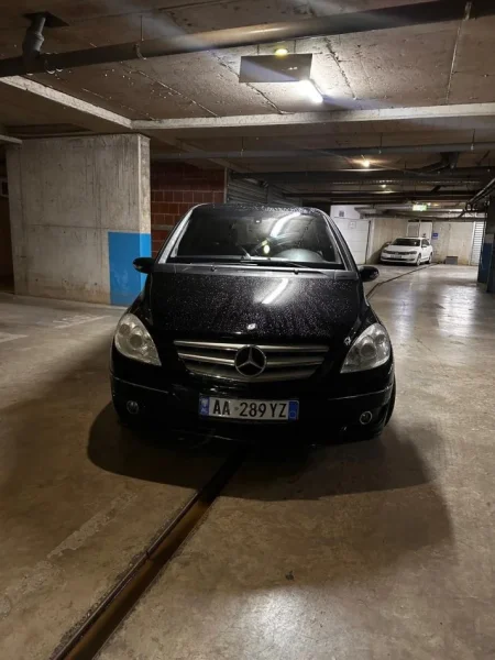 Tirane, shes makine Benz B class Nafte, e zeze automatik Kondicioner 330.000 km 4.000 €