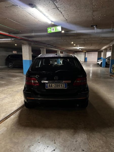 Tirane, shes makine Benz B class Nafte, e zeze automatik Kondicioner 330.000 km 4.000 €