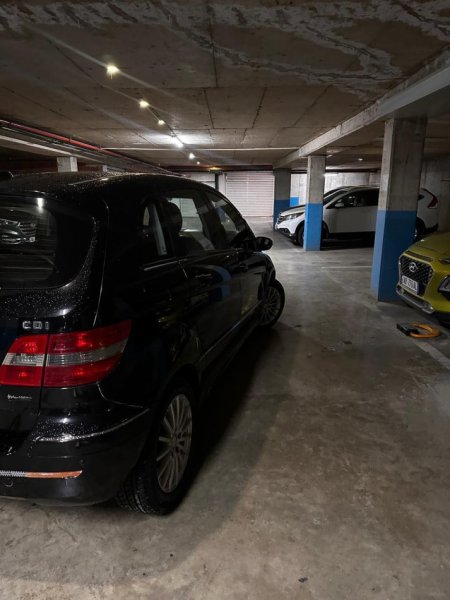 Tirane, shes makine Benz B class Nafte, e zeze automatik Kondicioner 330.000 km 4.000 €