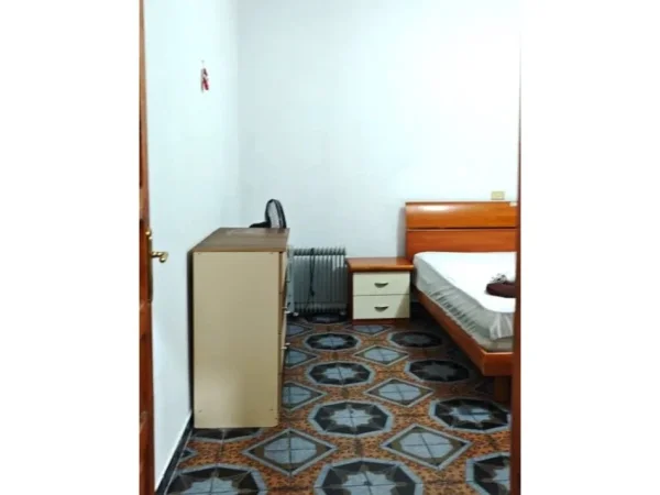 Tirane, jepet me qera apartament 2+1 Kati 1, 90 m² 450 € 