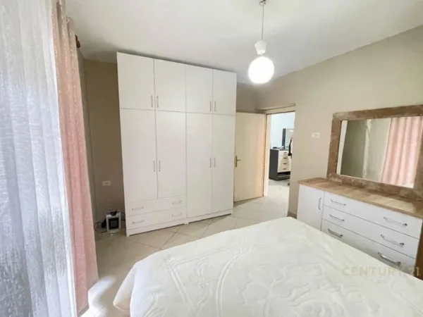 Tirane, jepet me qera apartament 2+1 Kati 2, 81 m² 550 € 