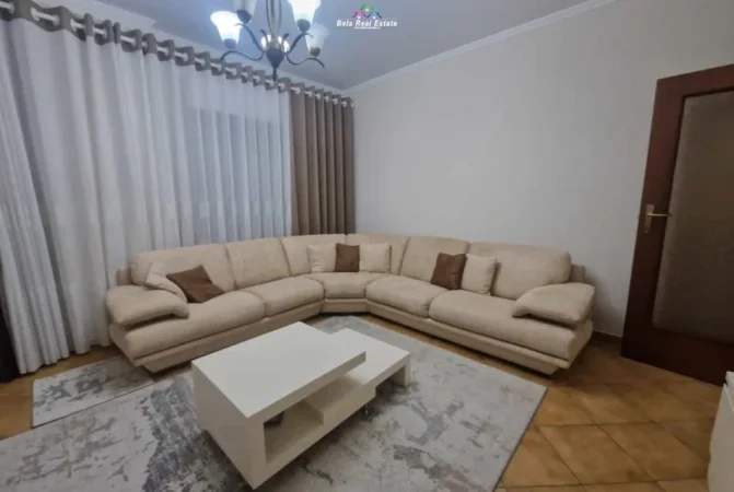 Tirane, jepet me qera apartament 2+1+Ballkon Kati 7, 110 m² 700 € (Komuna e parisit)