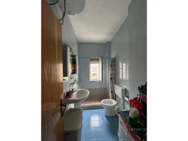 Tirane, jepet me qera apartament 1+1 Kati 4, 60 m² 450 € 