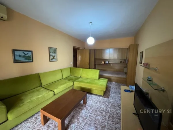 Tirane, jepet me qera apartament 1+1 Kati 4, 60 m² 450 € 