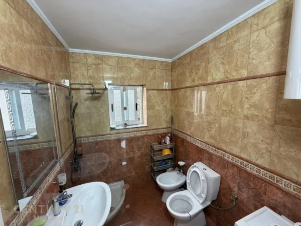 Tirane, jepet me qera apartament 2+1 Kati 2, 81 m² 650 € 