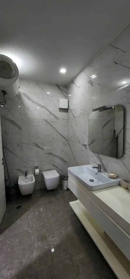 Jepet me qera apartament 1+1+Ballkon Kati 3, 78 m² 850 € (Rruga Islam Alla, Myslym Shyri)