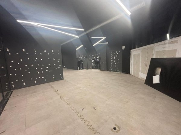 Tirane, jepet me qera ambjent biznesi , 200 m² 3.000 € (Bulevardi Zogu i Parë, Qendër)