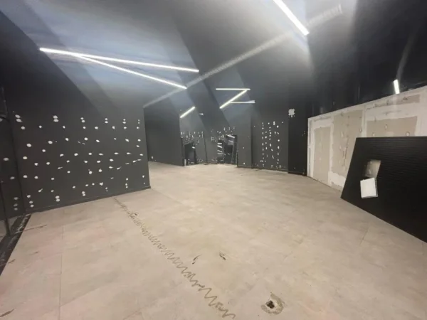 Tirane, jepet me qera ambjent biznesi , 200 m² 3.000 € (Bulevardi Zogu i Parë, Qendër)