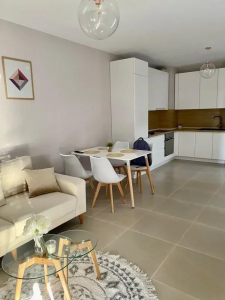 Tirane, jepet me qera apartament 1+1+Ballkon Kati 10, 70 m² 500 € 