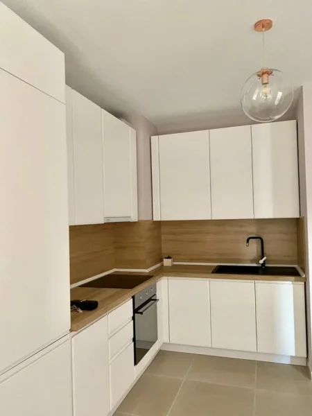 Tirane, jepet me qera apartament 1+1+Ballkon Kati 10, 70 m² 500 € 