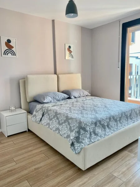 Tirane, jepet me qera apartament 1+1+Ballkon Kati 10, 70 m² 500 € 
