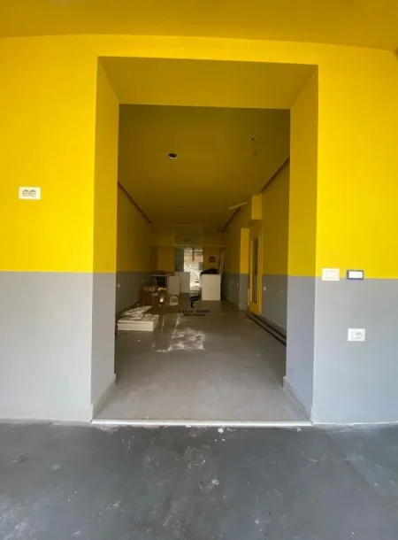 Tirane, jepet me qera dyqan Kati 0, 80 m² 2.000 € (21 DHJETORI)