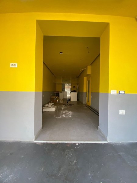 Tirane, jepet me qera dyqan Kati 0, 80 m² 2.000 € (21 DHJETORI)